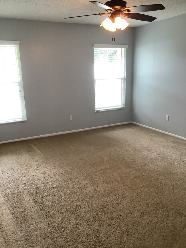 Master bedrooom - 1127 Shaffer Trl