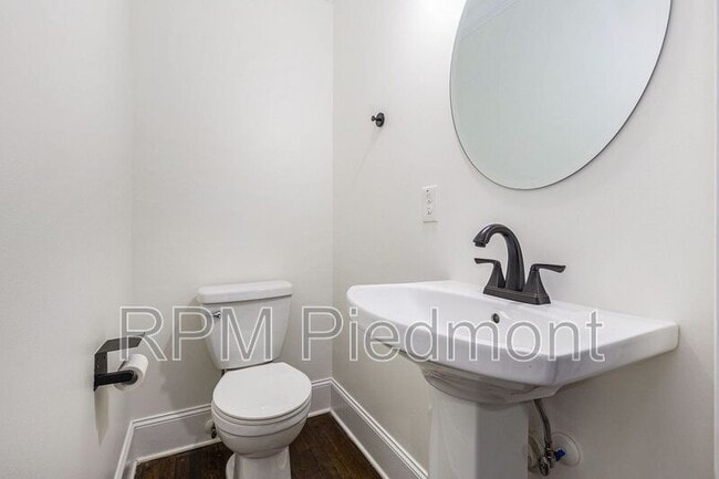 Building Photo - 1355 Westview Dr SW