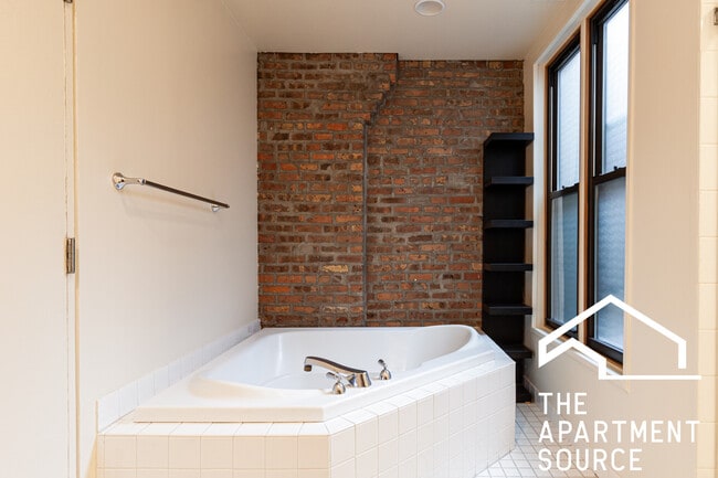 Building Photo - 1330 W Madison St