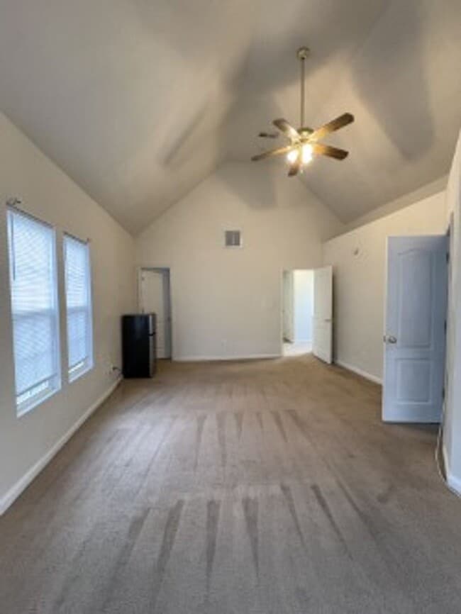 Building Photo - Huntersville