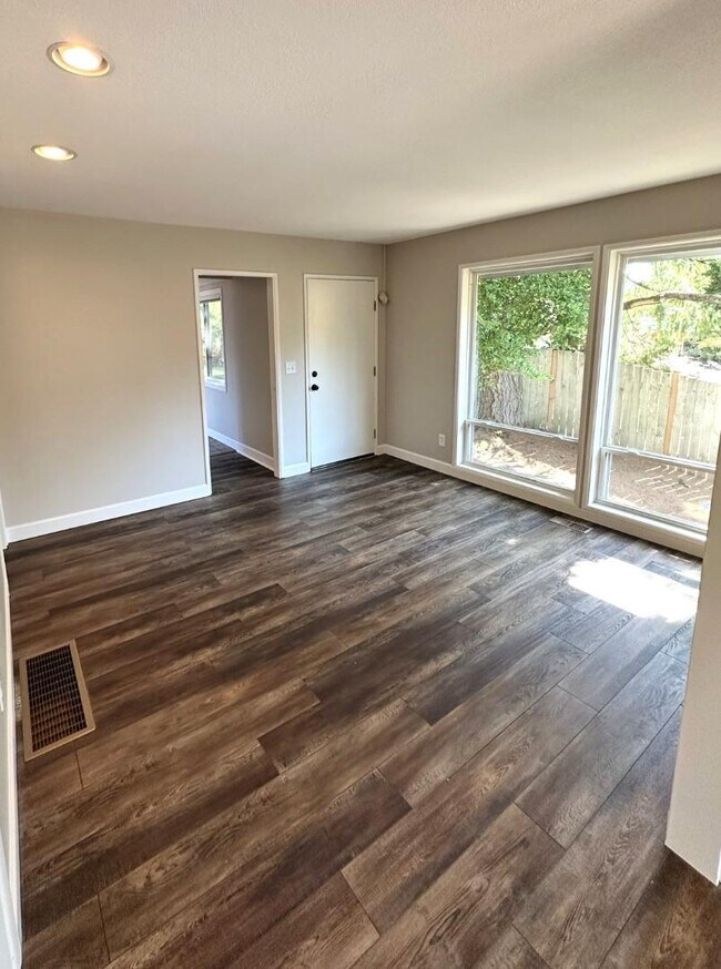 Building Photo - 14815 SW 141st Ave