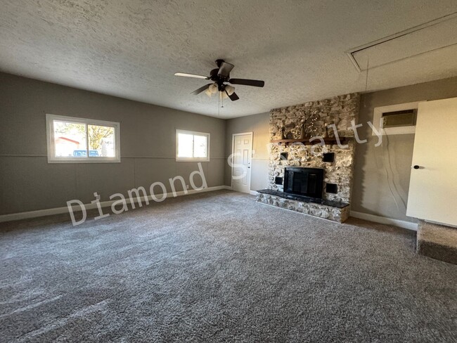 Building Photo - MOVE IN SPECIAL:  $200 OFF FIRST MONTHS' RENT