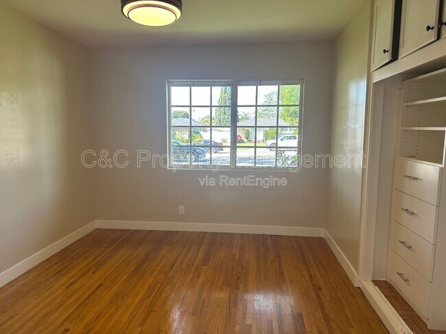 Building Photo - 10532 La Mirada Blvd