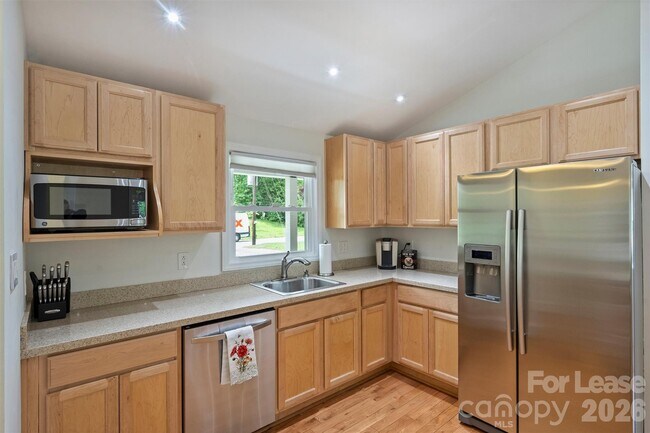 Building Photo - 2027 Wensley Dr