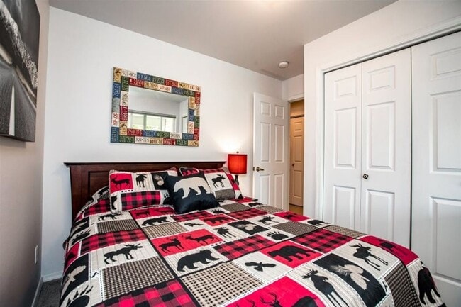 Building Photo - 2 bedroom Townhome close to Whitefish Lake Golf Course