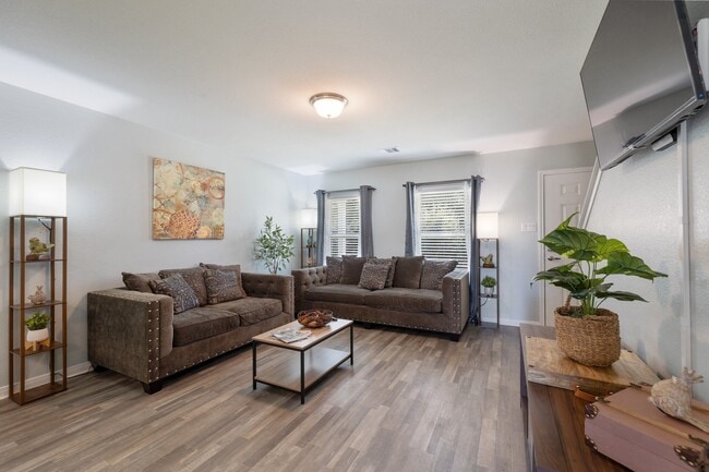 Building Photo - 196 Goldenrod