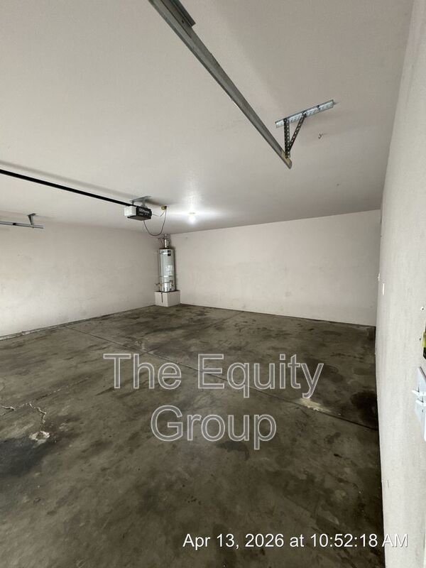 Building Photo - 1923 E Academy Ave