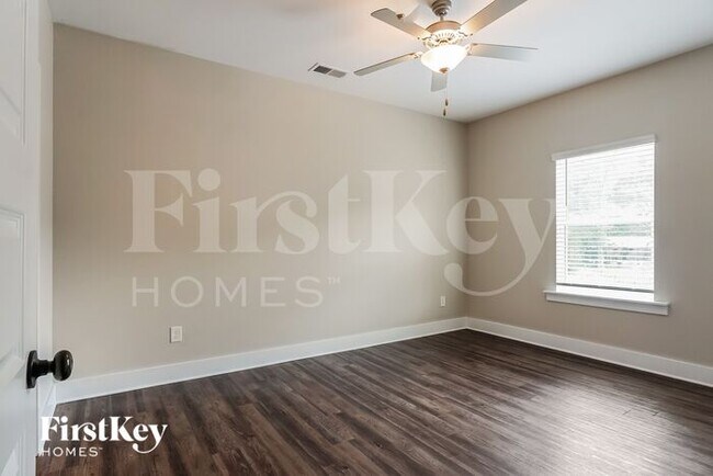 Building Photo - 2235 5th Ave S