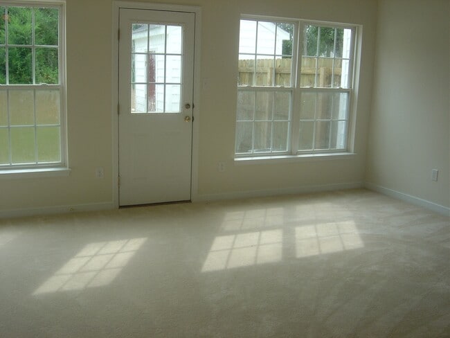 Building Photo - 3812 Dominion Townes Cir