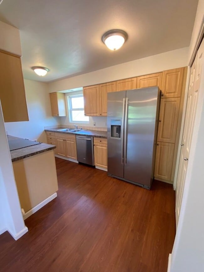 Building Photo - Updated Camas Townhome