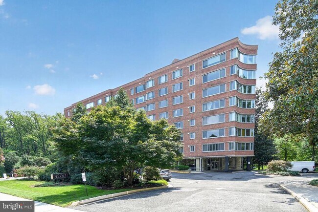 Building Photo - 4200 Cathedral Ave NW