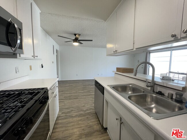 Building Photo - 1218 McClellan Dr