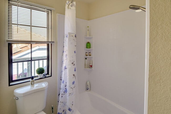 Building Photo - 434 Larkin St