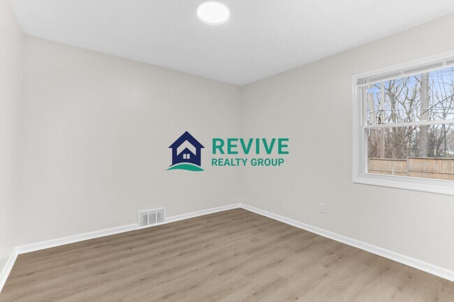 Building Photo - 131 Doremus Ave