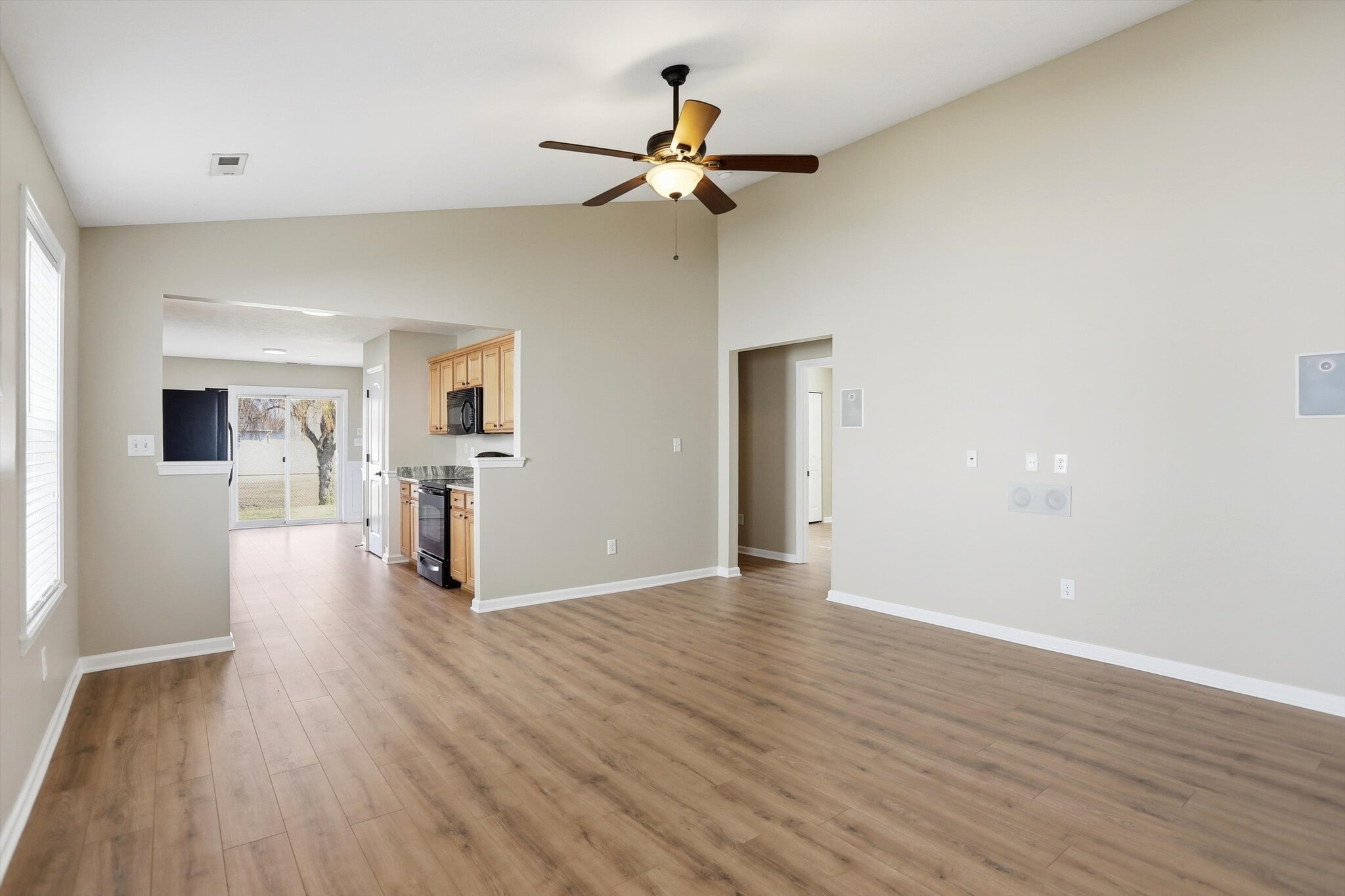 Building Photo - 5561 Wild Horse Dr