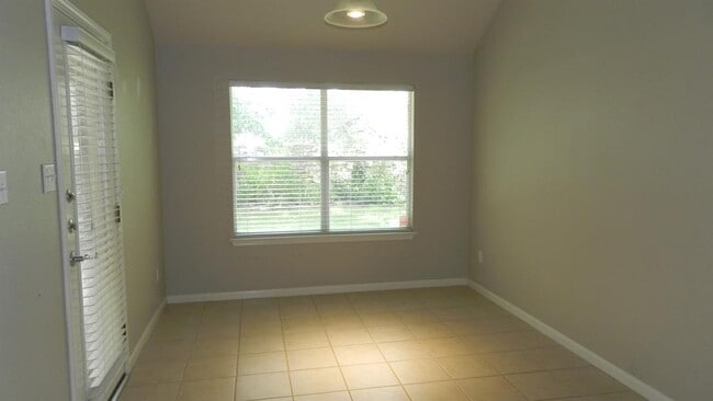 Building Photo - 613 Hickory Run Dr