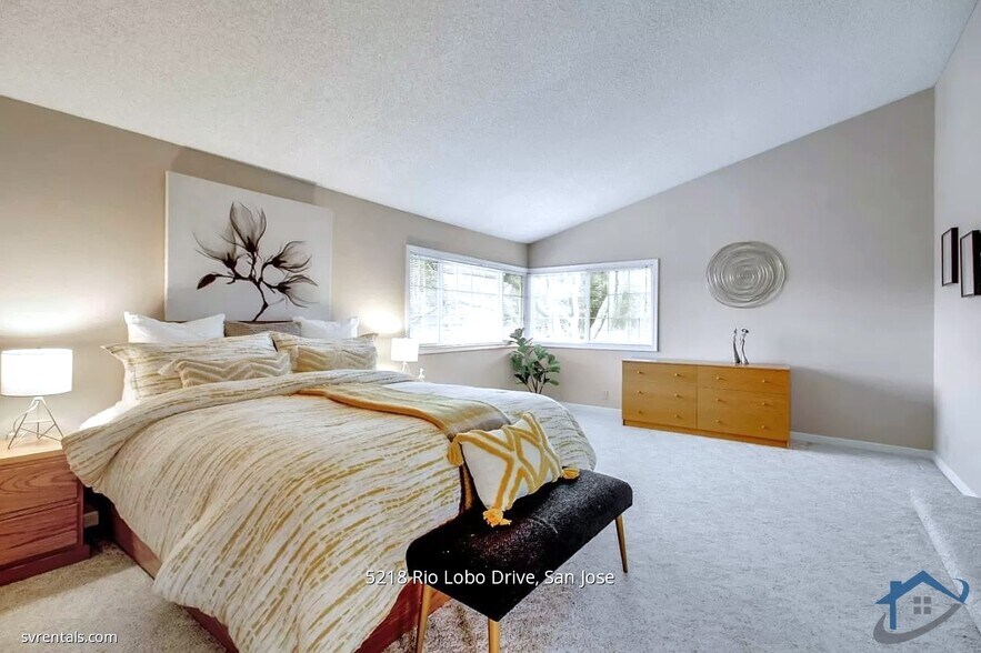 Building Photo - 5218 Rio Lobo Dr