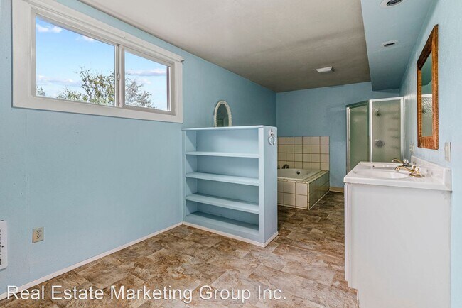 Building Photo - 3 br, 2 bath House - 219 Mossyrock Ave