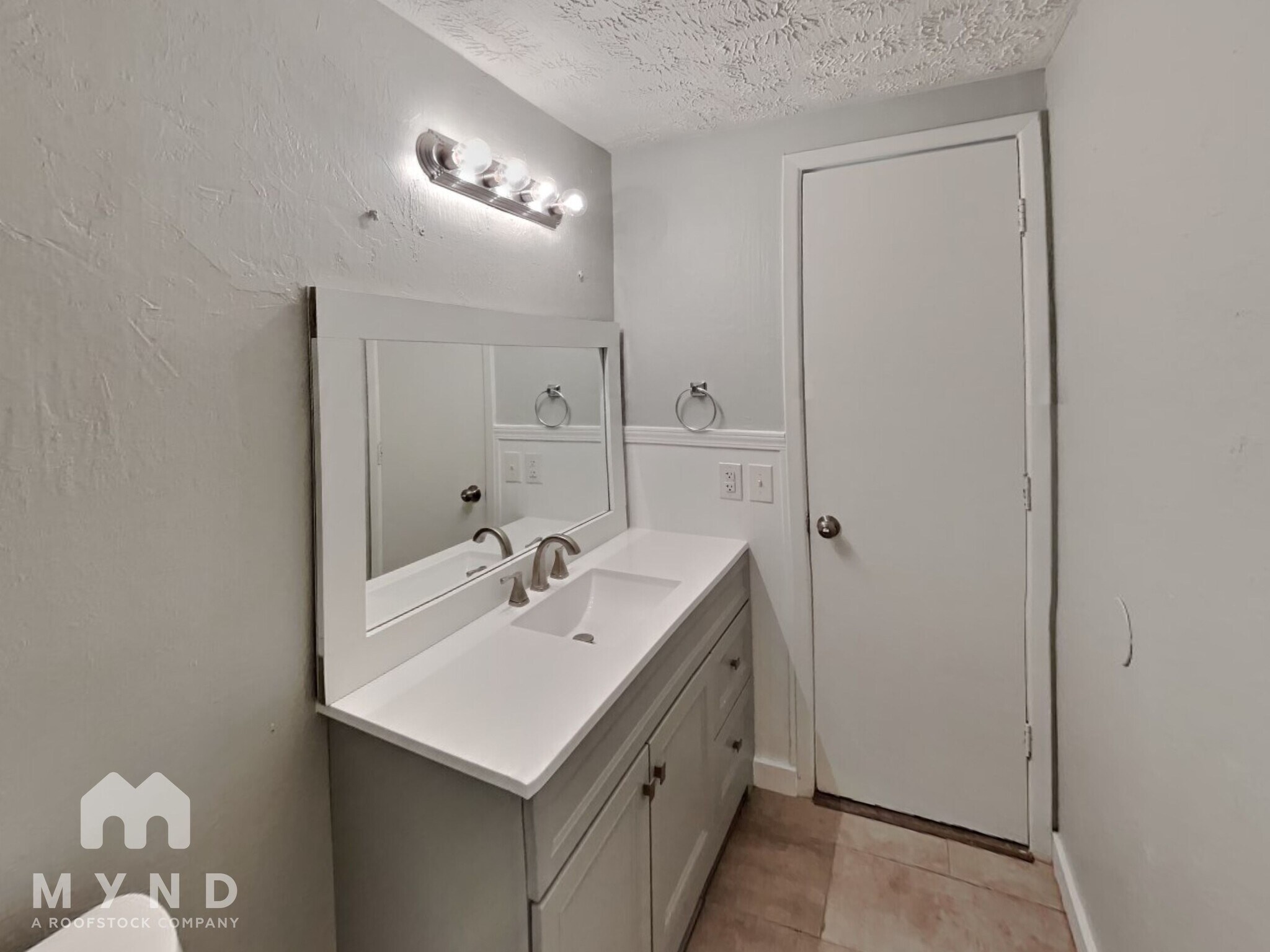 Building Photo - 12 The Briars