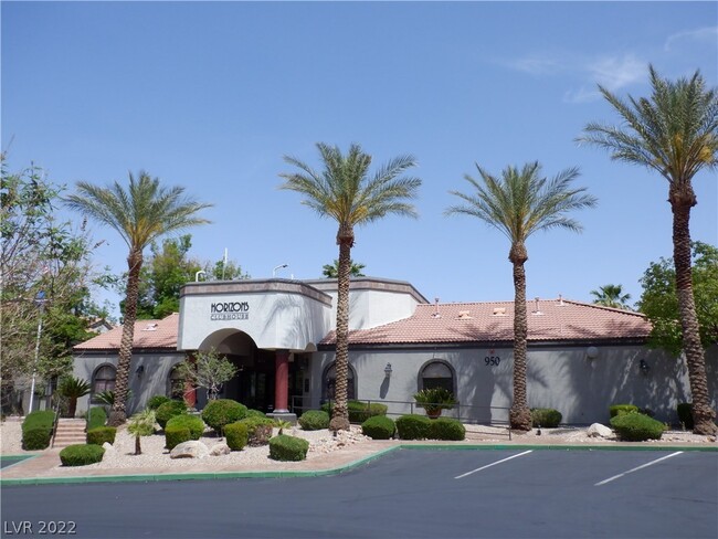 Building Photo - 950 Seven Hills Dr