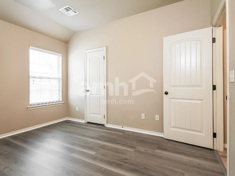 Building Photo - 14537 S Urbana Ct