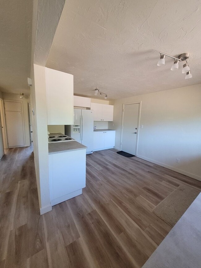 Building Photo - HOO-360-18th