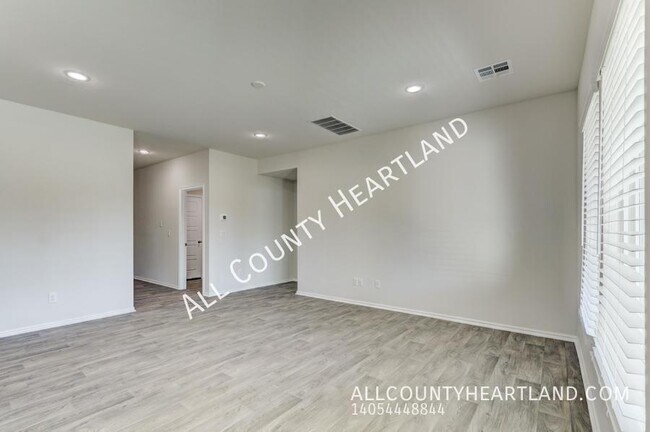 Building Photo - 3425 Molly Dr