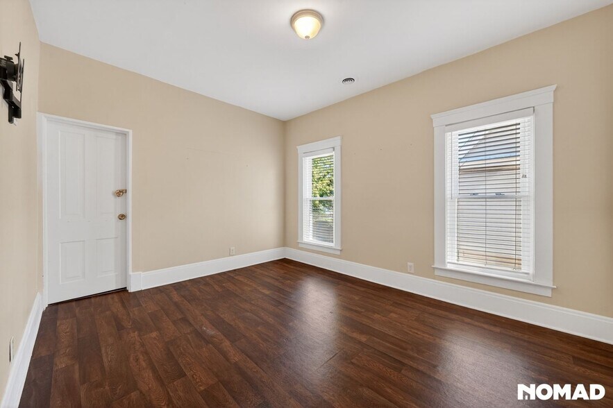 Building Photo - 1855 W 58th St