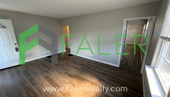 Building Photo - Freshly Updated and Ready to Move In!