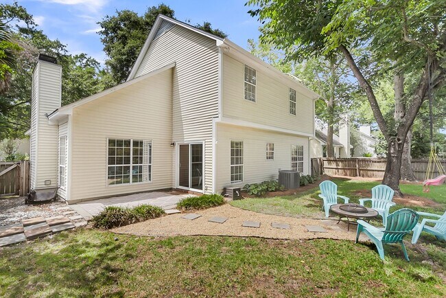 Building Photo - Coastal Convenience in the Heart of Mount Pleasant
