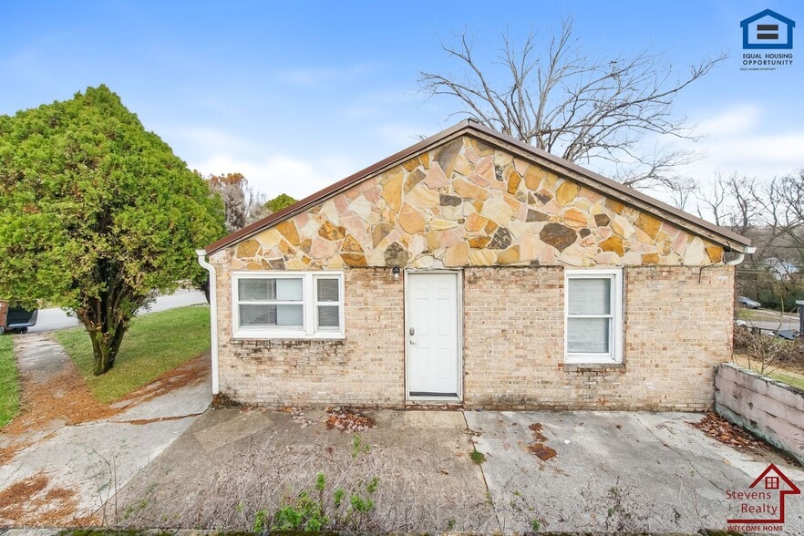 Building Photo - 3600 Selma Ave