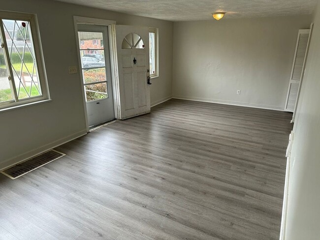 Building Photo - 3BD 1BA house in Penn Hills!!