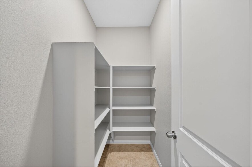 Building Photo - 8909 Wallner St