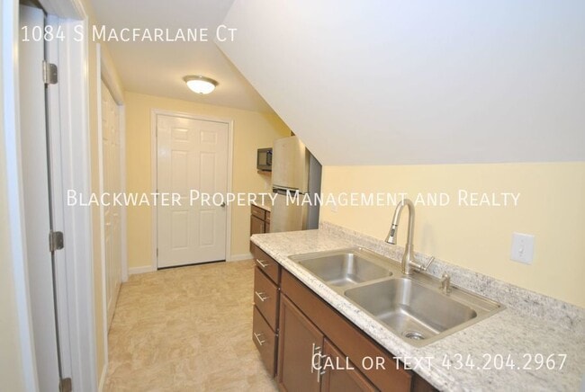 Building Photo - Beautiful Home in Lake Vista