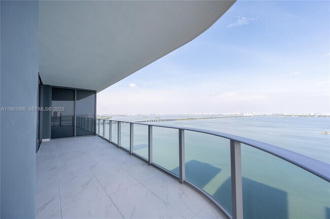 Building Photo - 700 NE 24th St