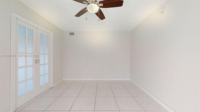 Building Photo - 1000 Parkview Dr