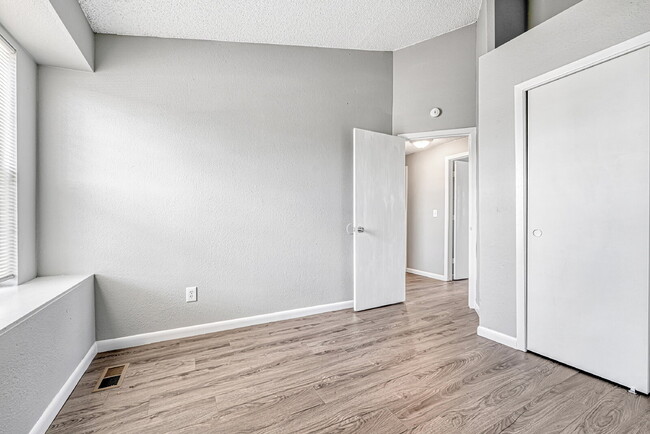 Building Photo - $2,595 - 3 Bed, 1 Bath Newly Renovated Hom...