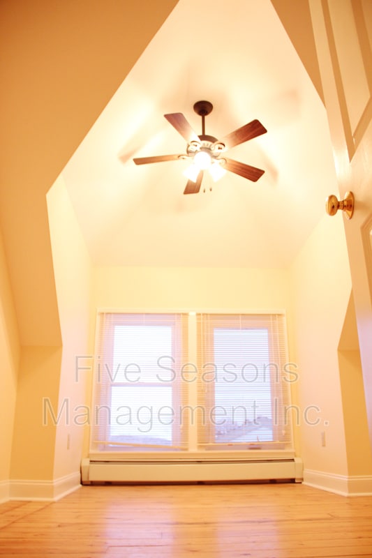 Building Photo - 40 Intervale Ave