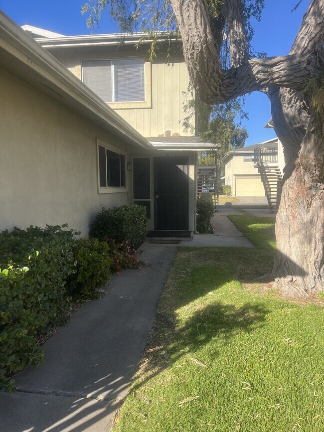 Building Photo - Coming Soon - Gorgeous 2 bedroom / 1 bathroom in Marina Village