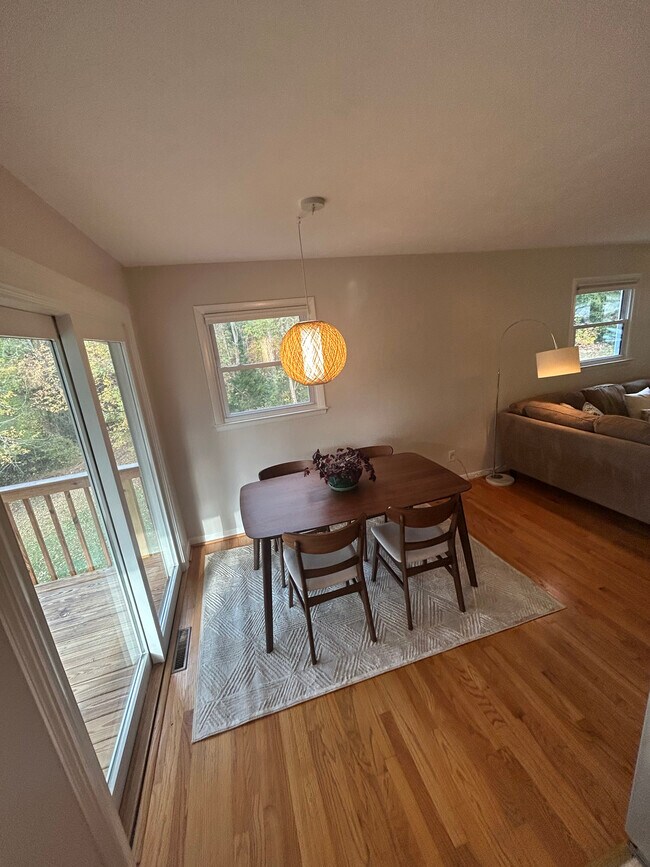 Building Photo - 44 Maple Ave