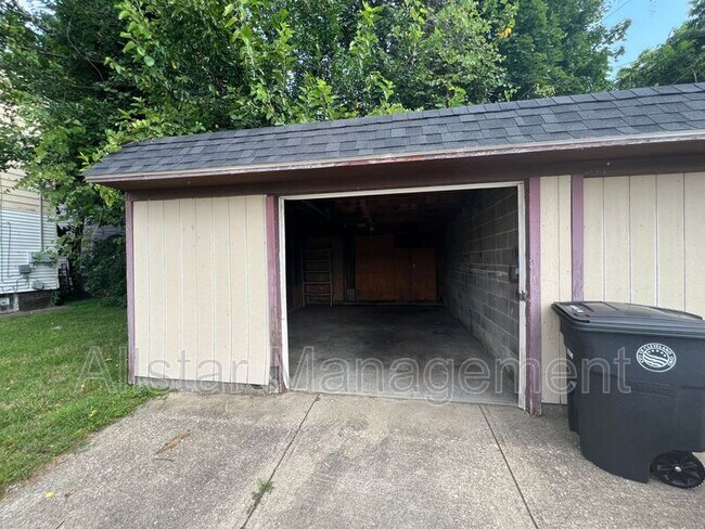 Building Photo - 3361 W 84th St
