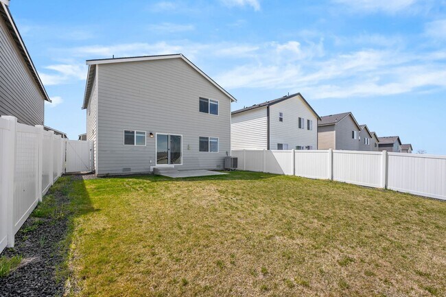 Building Photo - 2022-Like New-Construction 4BR/2.5BA, 1,700 sqft. NW Spokane