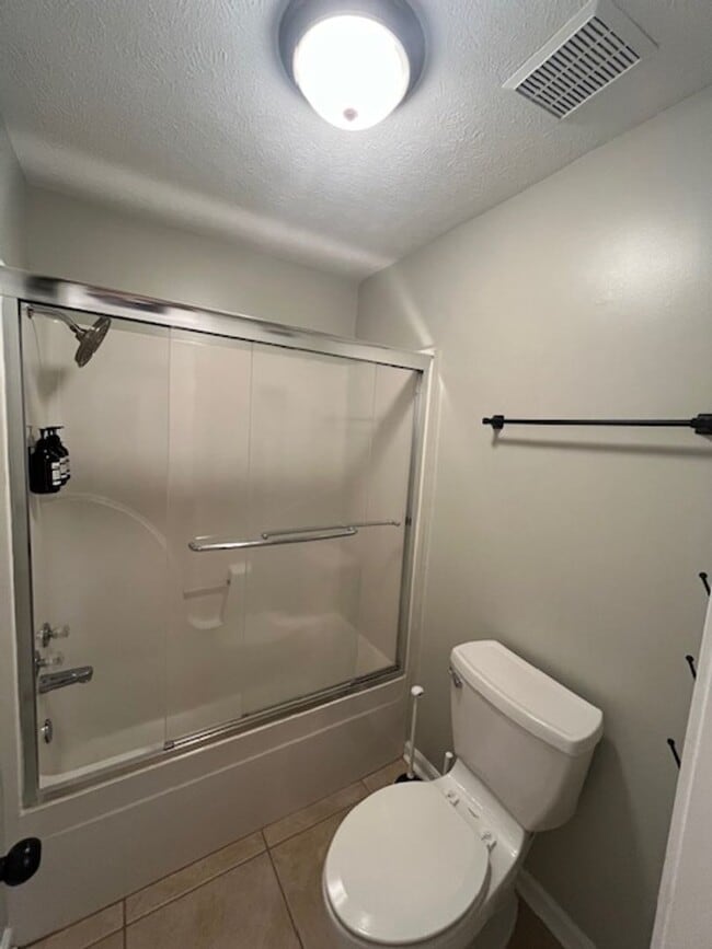 Building Photo - Renovated 3 Bedroom 2 Bath Home for Rent!