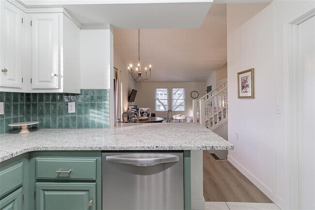 Building Photo - 16 Estes Dr