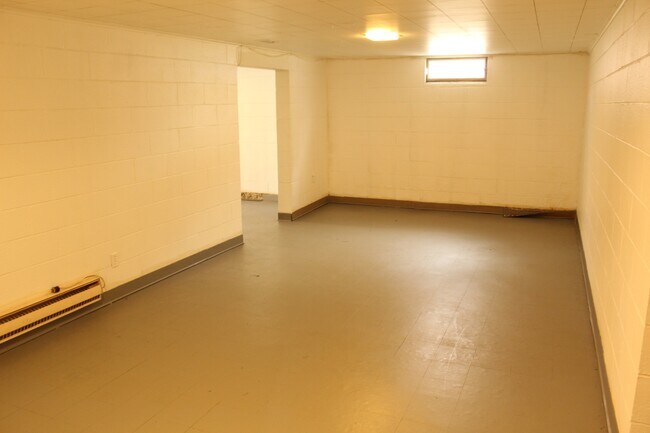 Building Photo - 1703 Shady Lane Rd