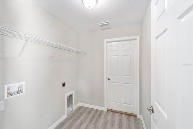Building Photo - Stylish 3BR/2BA Home with Open Layout & Hi...