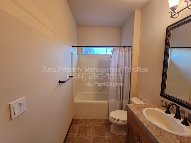 Building Photo - 19 Jasmine Ln