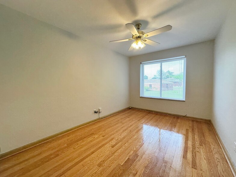 Building Photo - 6940 Jamieson Ave