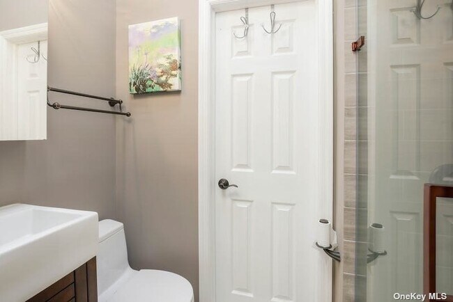 Building Photo - 2 Castle Ct