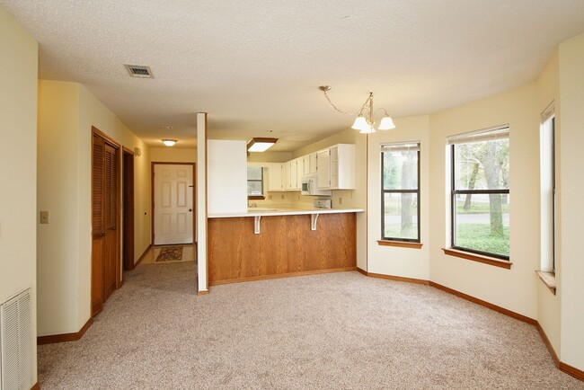 Building Photo - Waterfront Townhome in Central Niceville